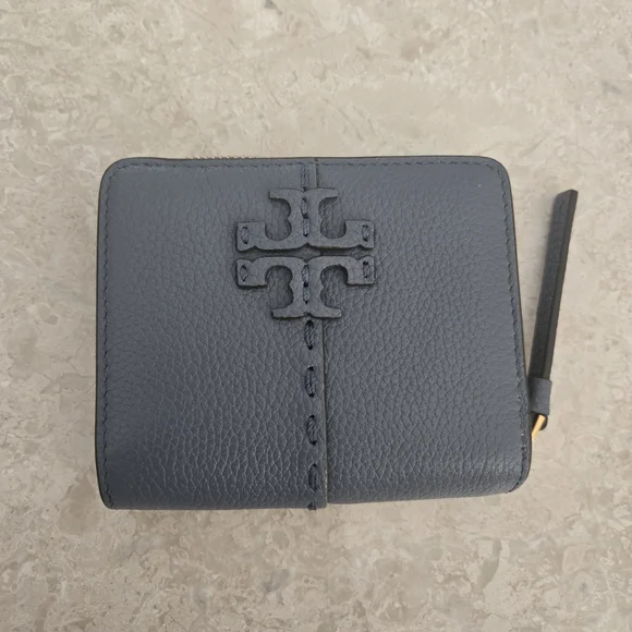 LIKE NEW Tory Burch MCGRAW BIFOLD Wallet - Picture 2 of 9